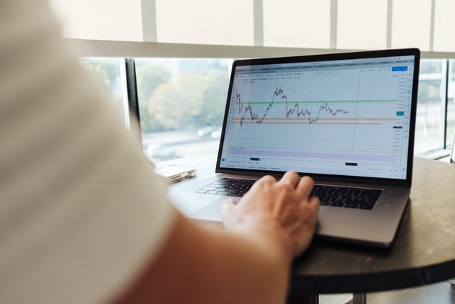 Can I make money trading stocks online?